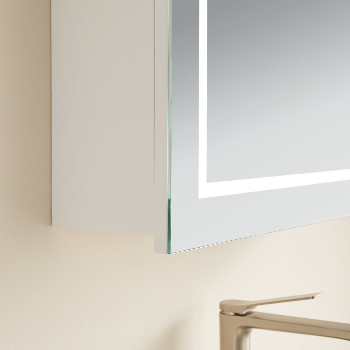 Lumero LED PVC Mirror Shaving Cabinet 600x900x155mm LARSV6090MW-LED/LARSV6090MB-LED — detail 3