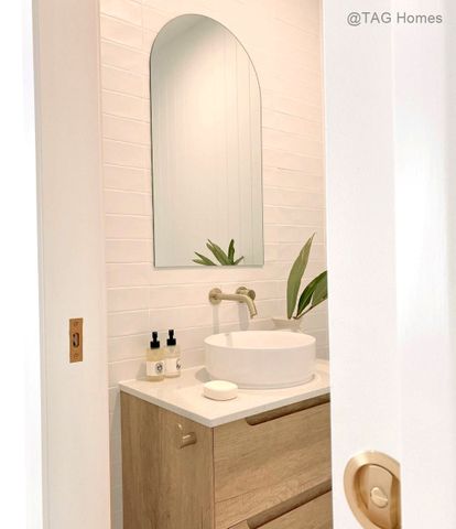 Byron 900mm Natural Oak Wall Hung Cabinet Only — detail 6