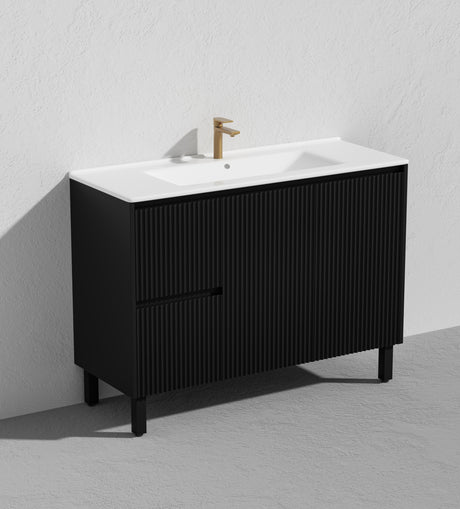 Brighton Free-Standing PVC Vanity CB124LL — detail 3