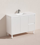 Brighton Free-Standing PVC Vanity CB124RL — detail 4