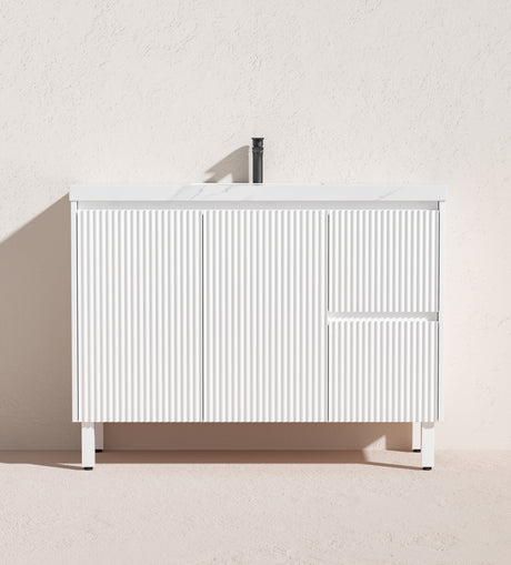Brighton Free-Standing PVC Vanity CB124RL — detail 5