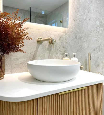 Bondi 750mm Woodland Oak Fluted Curve Vanity with Matte White Top — detail 3
