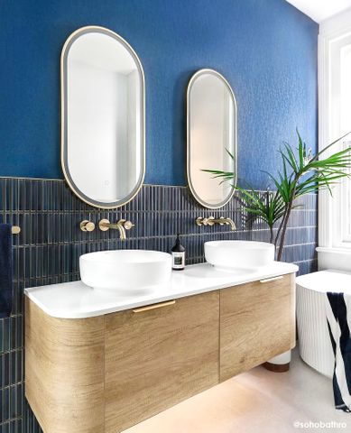LED Noosa 900(H)x450(W) Gold Metal Frame Tuffi Mirror — detail 3